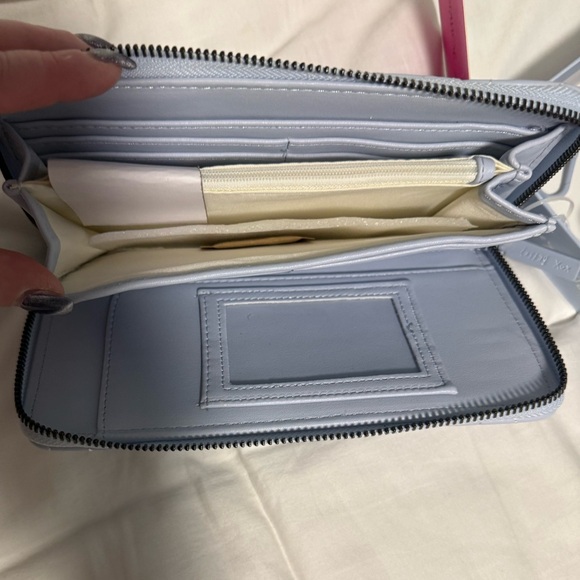 Betsey Johnson NWT Quilted Dasies Baby Blue Wallet with included Wristlet! - Picture 5 of 8